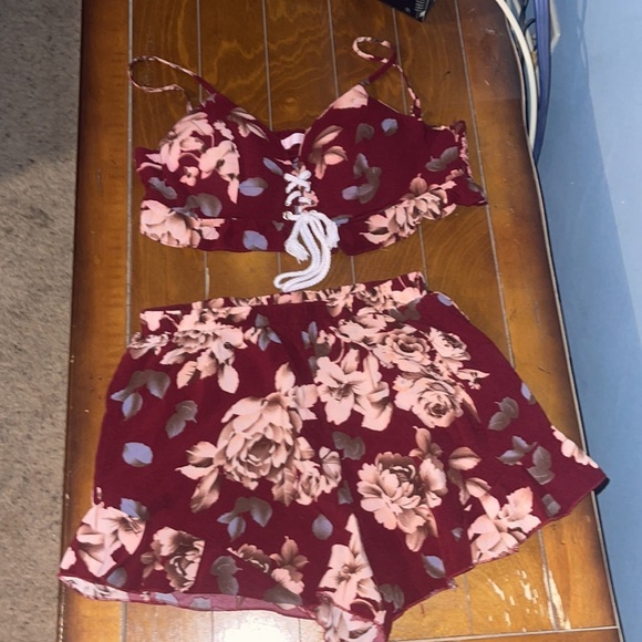 2 piece flirty floral Short Set & crop Tank top lace front small maroon & cream - Picture 13 of 13